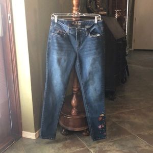 Love Indigp Premium very slim size 8 ankle denim jeans with floral embroidery